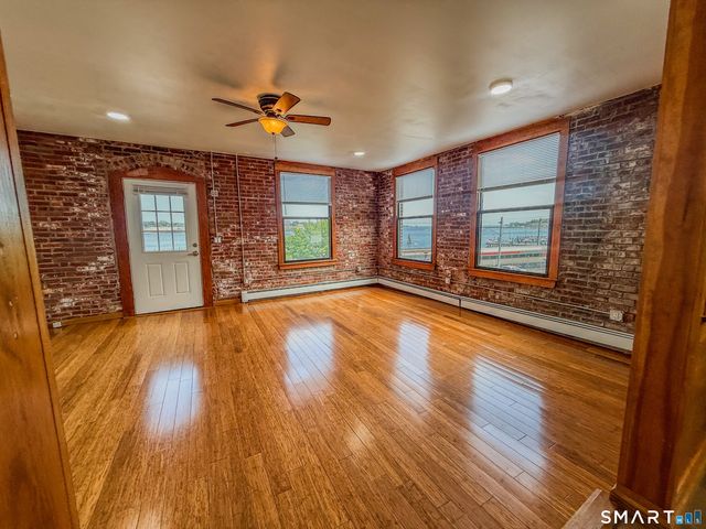 18 Bank Street, New London, CT 06320