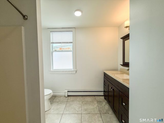 18 Bank Street, New London, CT 06320