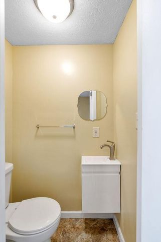 136 E Innis Avenue, Columbus, OH 43207