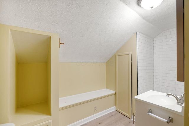 136 E Innis Avenue, Columbus, OH 43207