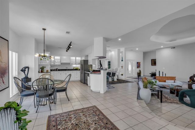 107 Shirleen Drive, Pasadena, TX 77586