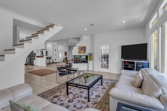 107 Shirleen Drive, Pasadena, TX 77586