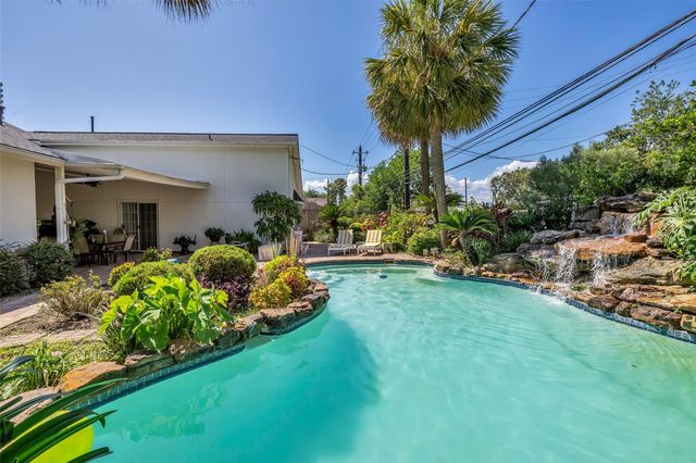 107 Shirleen Drive, Pasadena, TX 77586