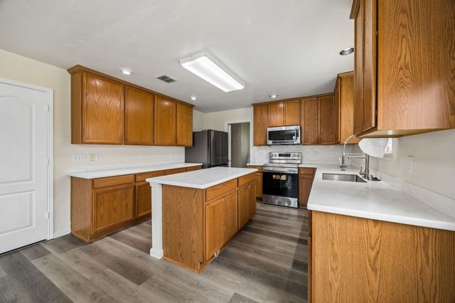 4706 Creekview Lane, Balch Springs, TX 75180