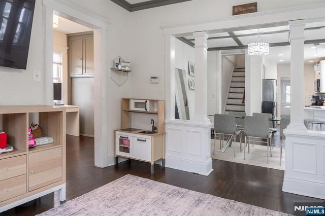 77 E Clinton Avenue, Bergenfield, NJ 07621