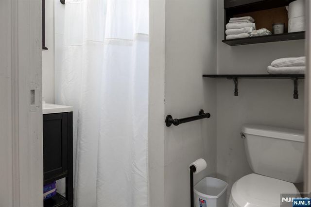 77 E Clinton Avenue, Bergenfield, NJ 07621