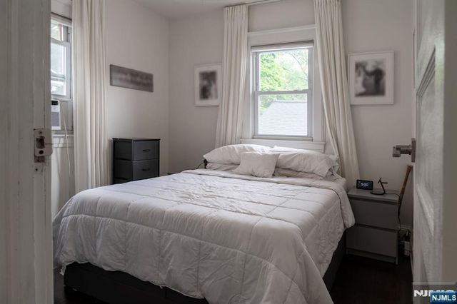 77 E Clinton Avenue, Bergenfield, NJ 07621