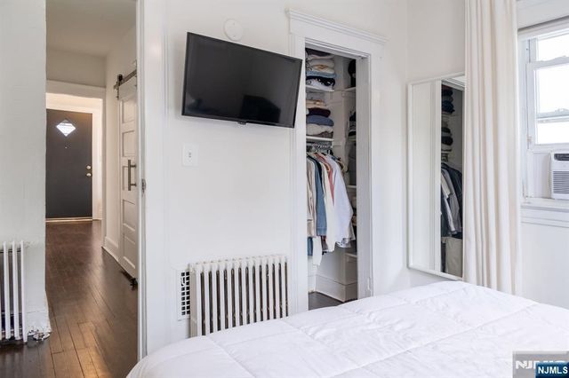 77 E Clinton Avenue, Bergenfield, NJ 07621