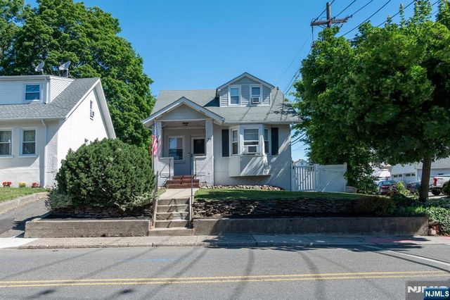 77 E Clinton Avenue, Bergenfield, NJ 07621