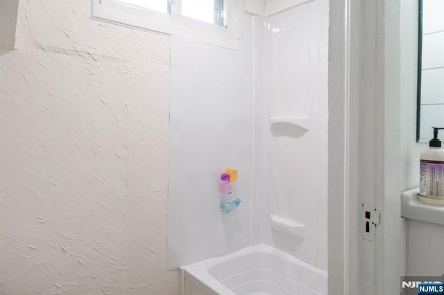 77 E Clinton Avenue, Bergenfield, NJ 07621
