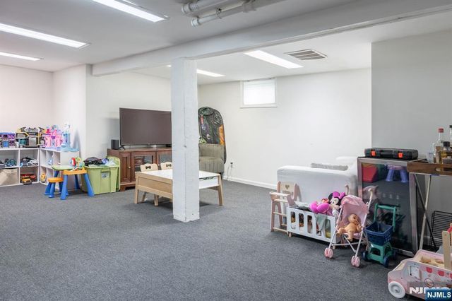 77 E Clinton Avenue, Bergenfield, NJ 07621