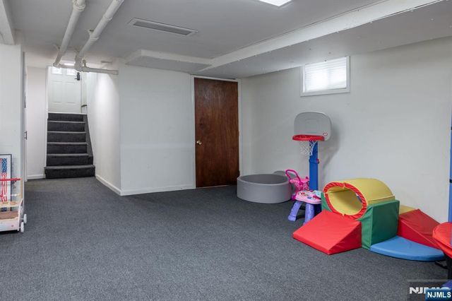 77 E Clinton Avenue, Bergenfield, NJ 07621