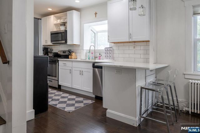 77 E Clinton Avenue, Bergenfield, NJ 07621