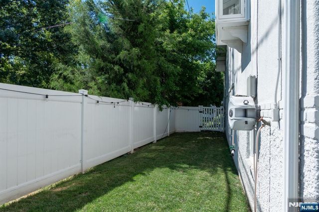 77 E Clinton Avenue, Bergenfield, NJ 07621