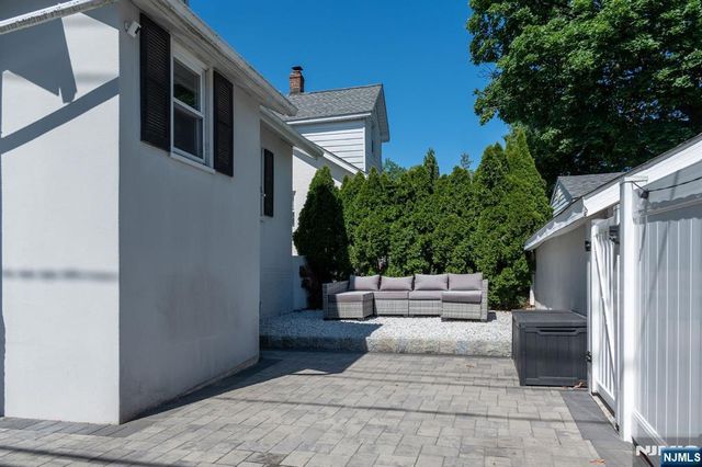 77 E Clinton Avenue, Bergenfield, NJ 07621