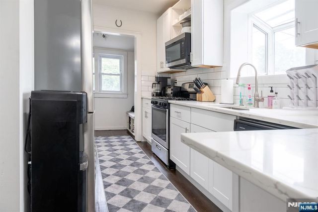77 E Clinton Avenue, Bergenfield, NJ 07621