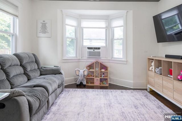 77 E Clinton Avenue, Bergenfield, NJ 07621