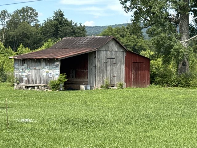 17 Partin Place Ln, Hillsboro, TN 37342