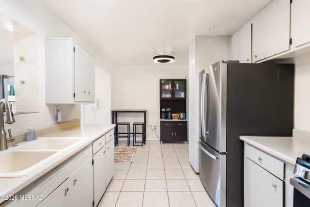 27 NW Freihage Drive, Sierra Vista, AZ 85635