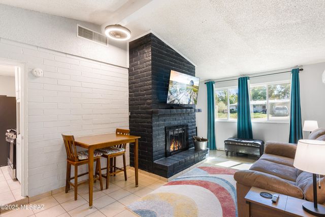 27 NW Freihage Drive, Sierra Vista, AZ 85635