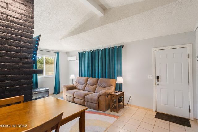 27 NW Freihage Drive, Sierra Vista, AZ 85635