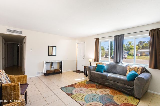 27 NW Freihage Drive, Sierra Vista, AZ 85635