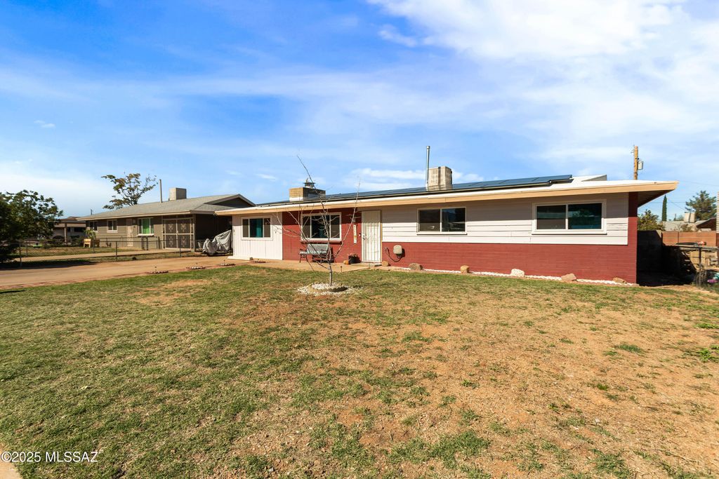 27 NW Freihage Drive, Sierra Vista, AZ 85635