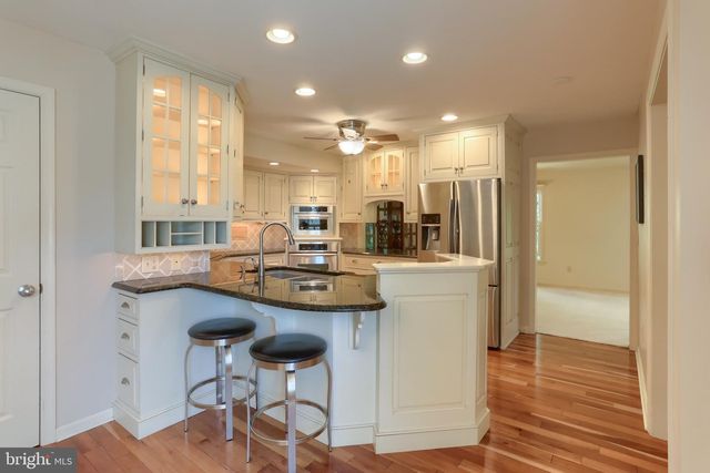 29 CAMBRIDGE DR, Hershey, PA 17033