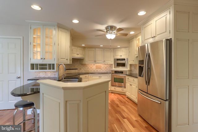 29 CAMBRIDGE DR, Hershey, PA 17033