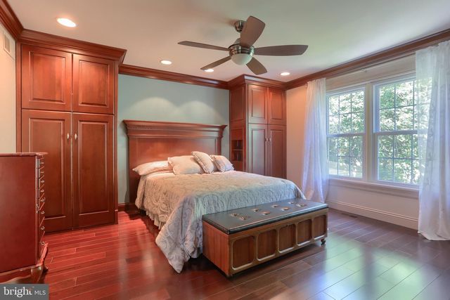 29 CAMBRIDGE DR, Hershey, PA 17033