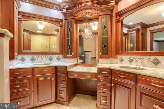 29 CAMBRIDGE DR, Hershey, PA 17033