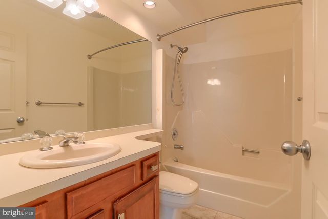 29 CAMBRIDGE DR, Hershey, PA 17033