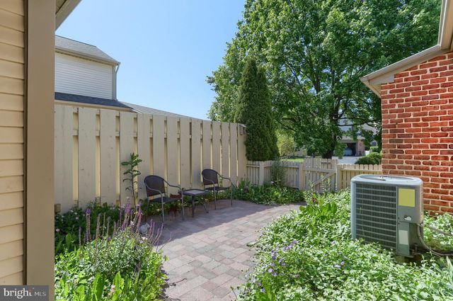 29 CAMBRIDGE DR, Hershey, PA 17033