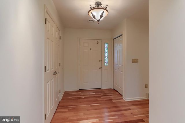 29 CAMBRIDGE DR, Hershey, PA 17033