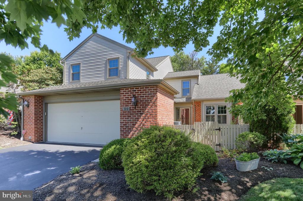 29 CAMBRIDGE DR, Hershey, PA 17033