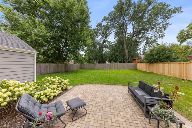 383 Elm Street, Glen Ellyn, IL 60137