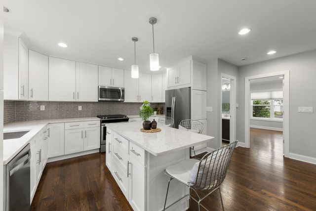 383 Elm Street, Glen Ellyn, IL 60137