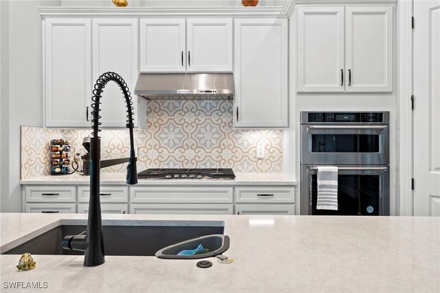 9811 Everglades DR, Naples, FL 34120