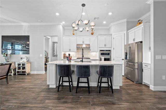 9811 Everglades DR, Naples, FL 34120