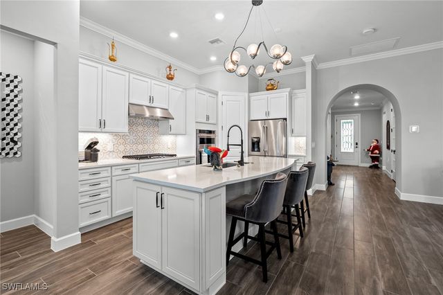 9811 Everglades DR, Naples, FL 34120