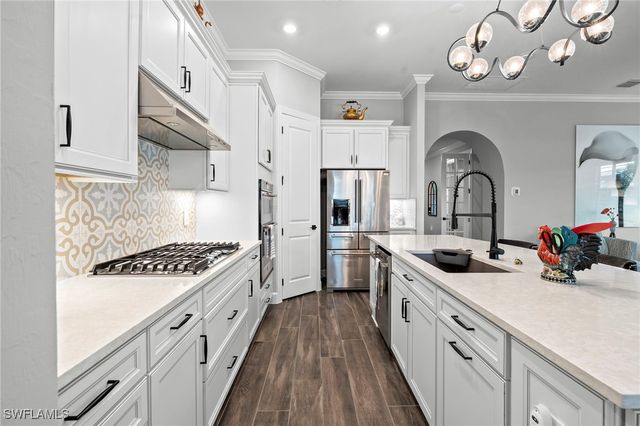 9811 Everglades DR, Naples, FL 34120