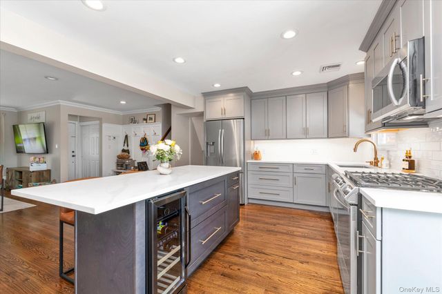 3727 Regent Lane, Wantagh, NY 11793