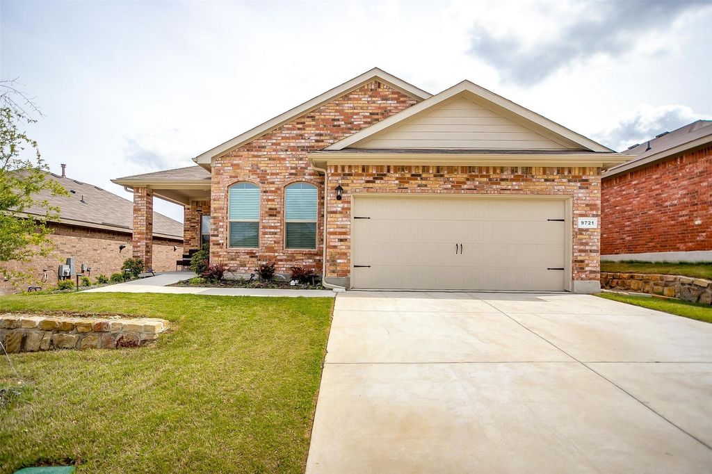 9721 Cherryville Road, Fort Worth, TX 76108