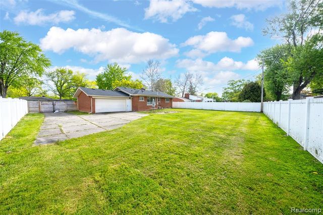 31821 Wayburn Street, Farmington, MI 48334