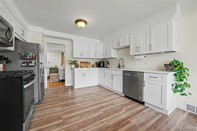 31821 Wayburn Street, Farmington, MI 48334