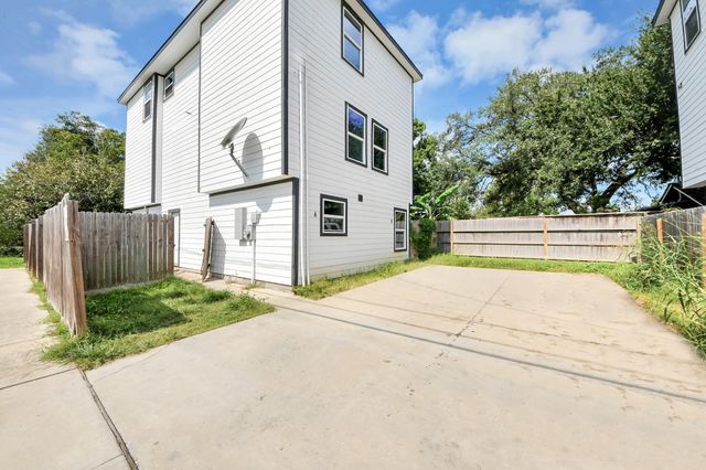 8125 Eastover Street B, Houston, TX 77028