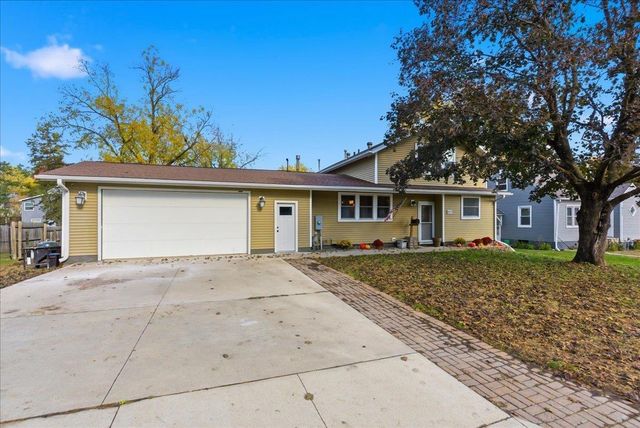 927 W 14th Street, Cedar Falls, IA 50613
