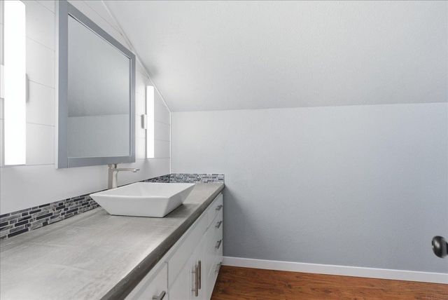 927 W 14th Street, Cedar Falls, IA 50613