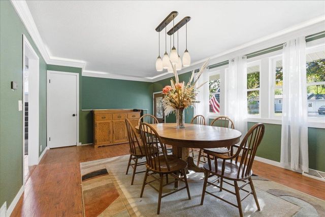 927 W 14th Street, Cedar Falls, IA 50613