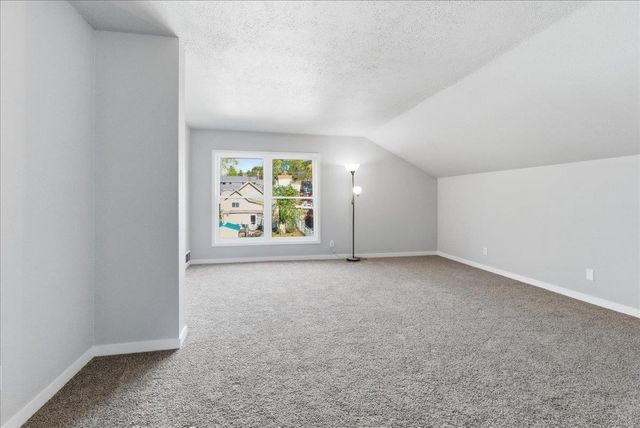 927 W 14th Street, Cedar Falls, IA 50613